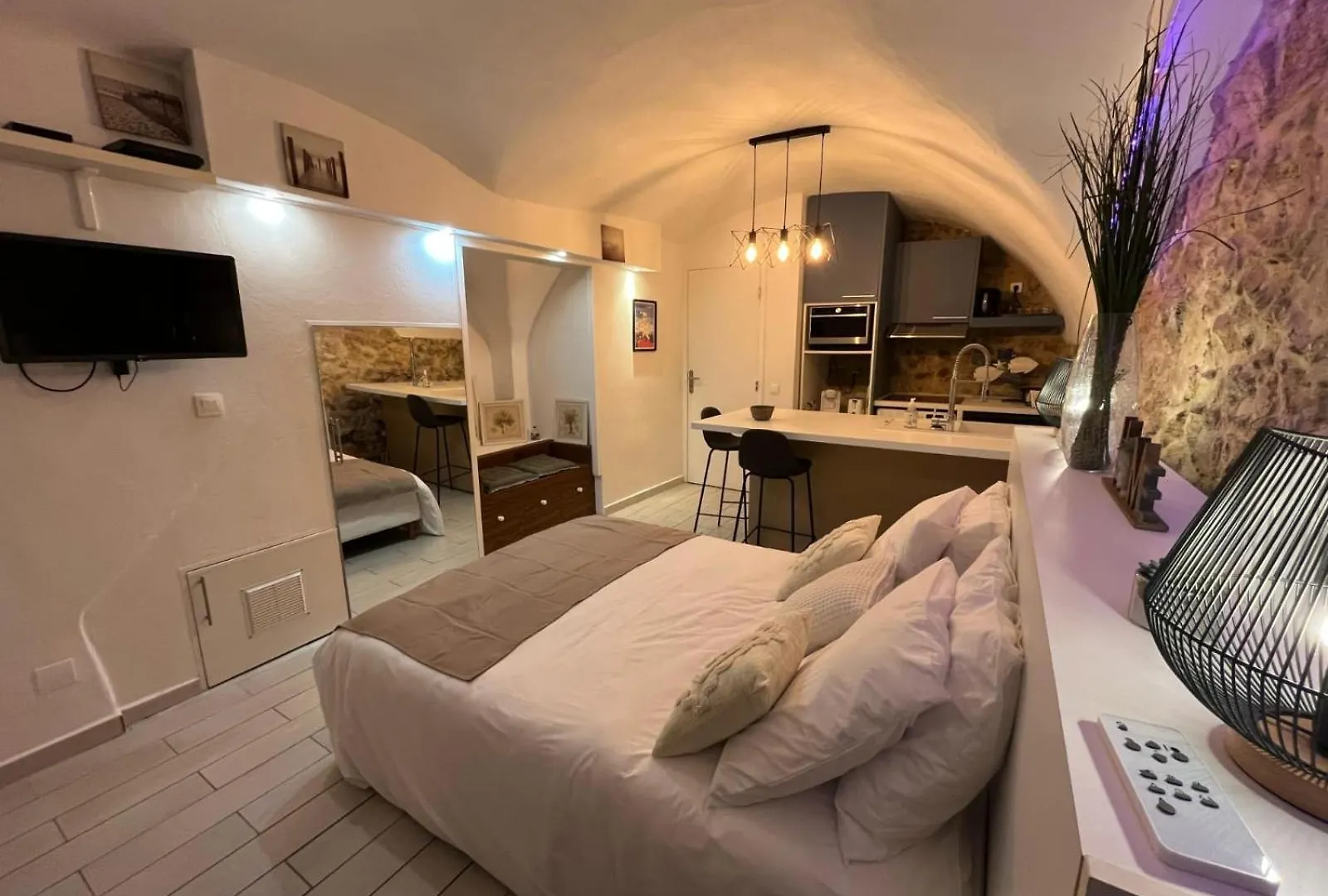 Studio De Charme Au Suquet Cannes Apartment